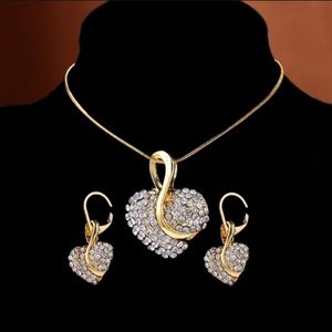 Absolutely gorgeous 14 karat gold  necklace and earrings set